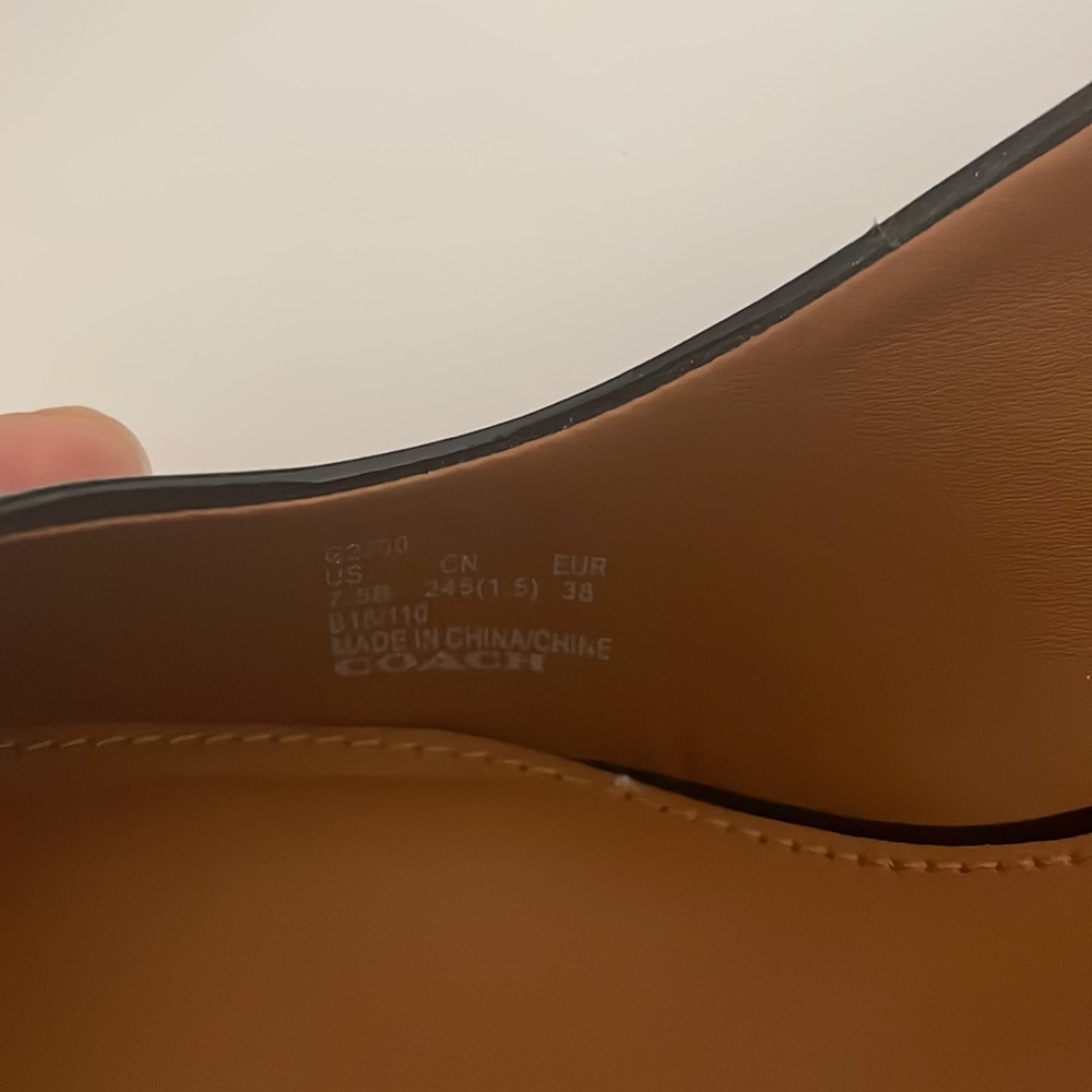 Coach wedge hill 7.5 but run little small, will fit better for 7 - Picture 3 of 4